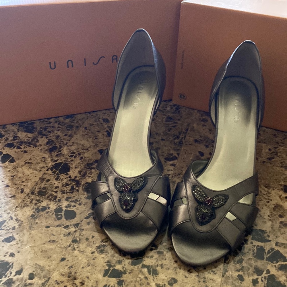 Women heels size 11M